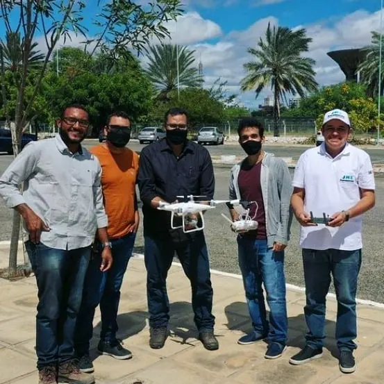 Aula prática de mapeamento com drone com a turma