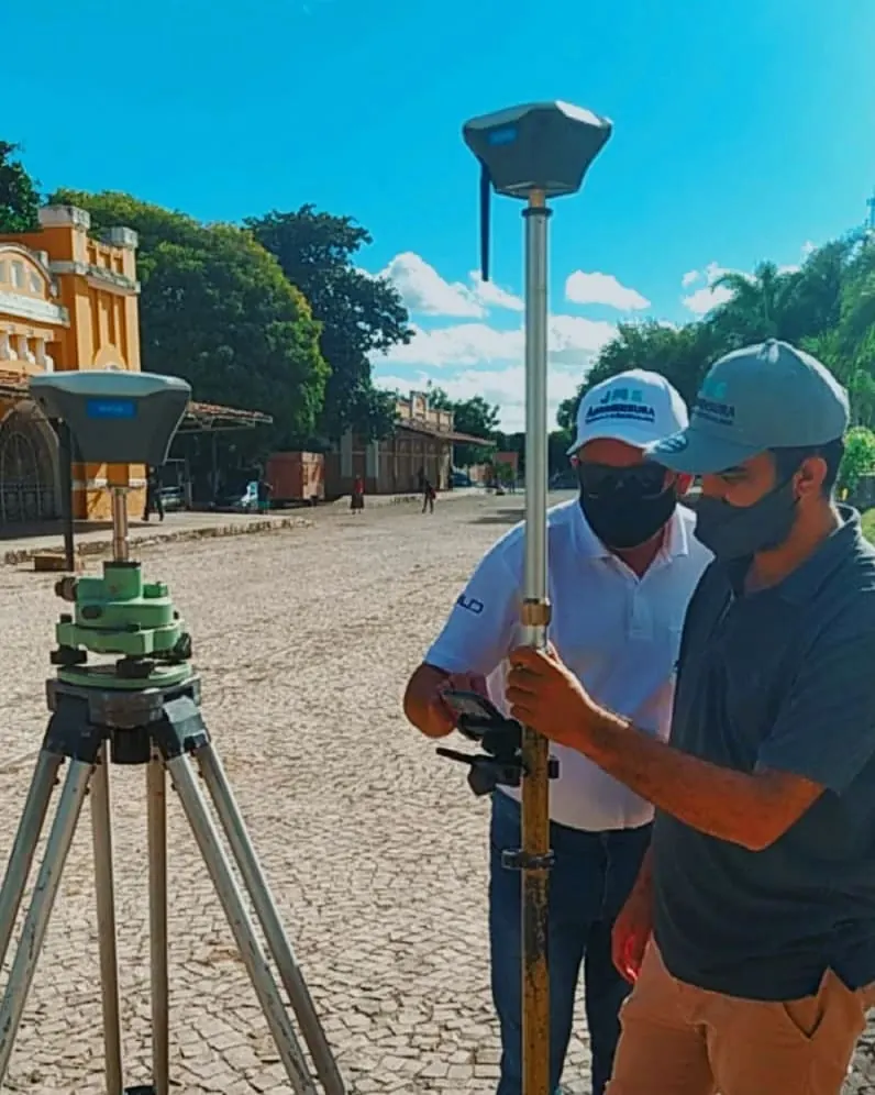 Instrução de uso do receptor GNSS em campo na entrega do equipamento